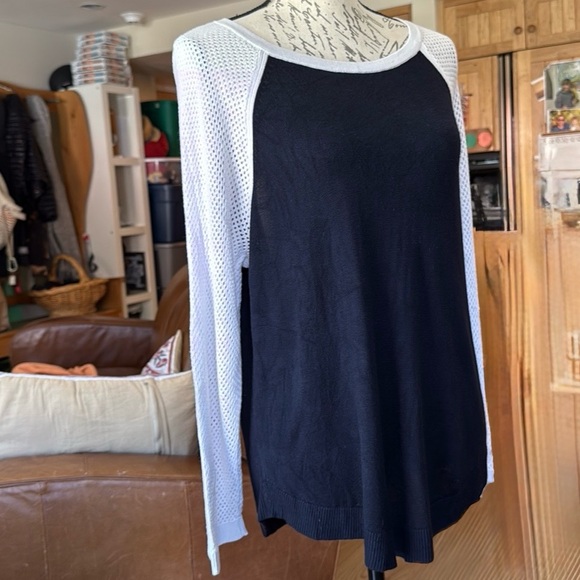 Rag & Bone, Lexie Colorblocked, Dark Navy & White Cut Out, 3/4 Sleeve’s. Large - Picture 9 of 15